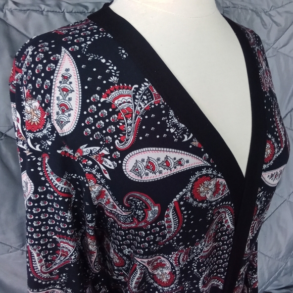 Women's Black Robe Paisley Red & White Pattern Brother's Stretchy V Neck Size XL - Picture 4 of 14